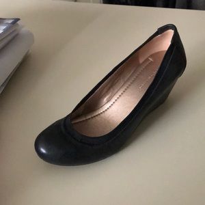 BCBG platform black shoes